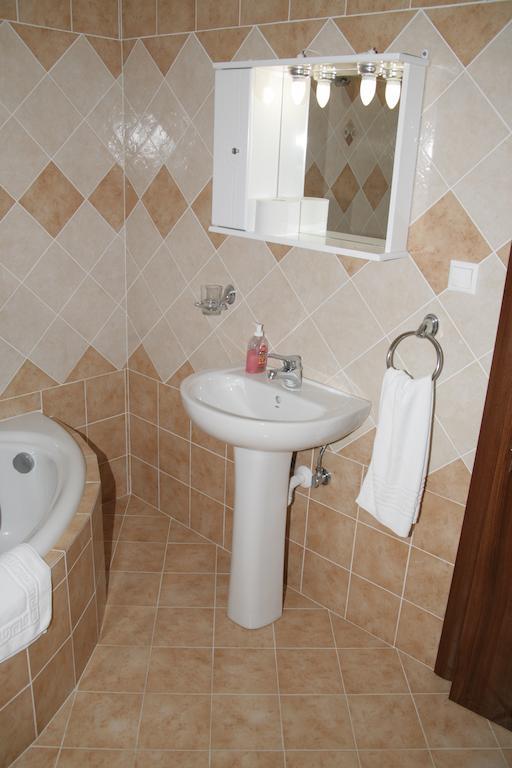 Elanthi Hostel Kastoria Exteriör bild