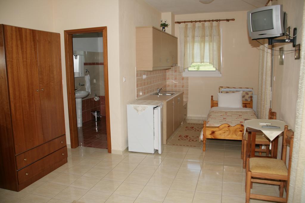 Elanthi Hostel Kastoria Rum bild