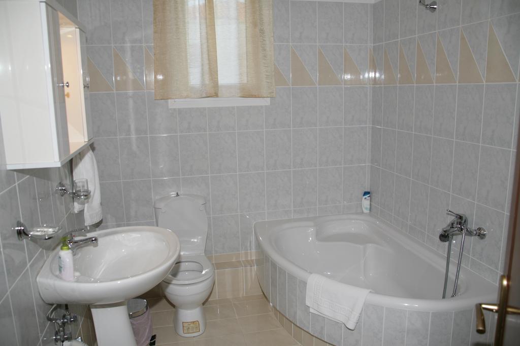 Elanthi Hostel Kastoria Exteriör bild